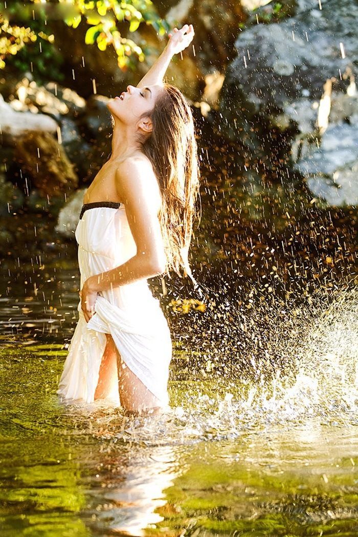 Marie Avgeropoulos in Cleveland