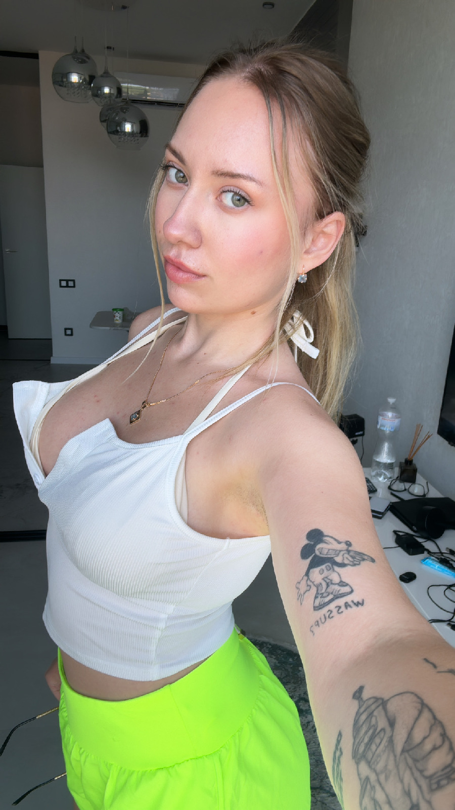 KateV in her underwear in Cleveland