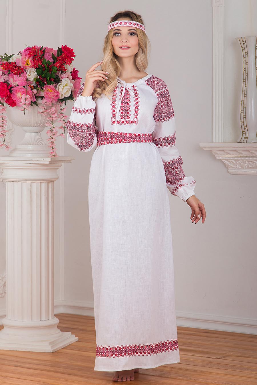 Women in Slavic costumes in Cleveland