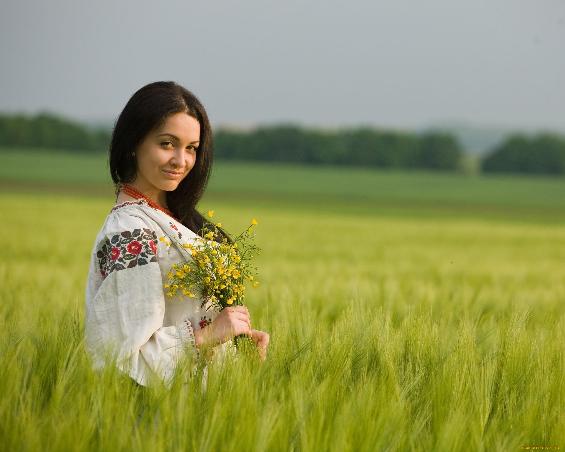 Women in Slavic costumes in Cleveland