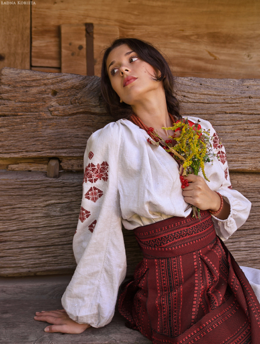Girls in Slavic costumes in Cleveland