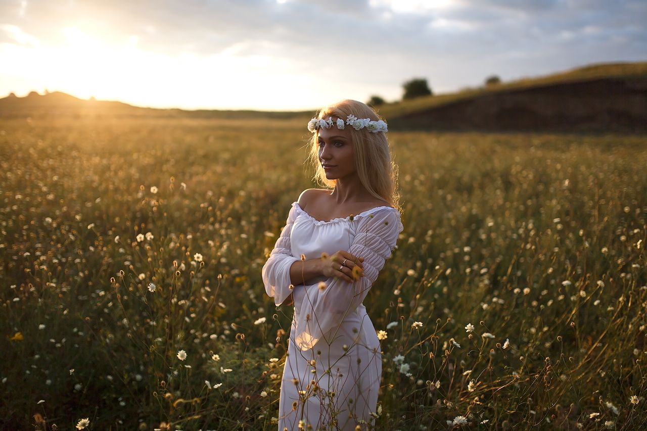 Girls in Slavic costumes in Cleveland