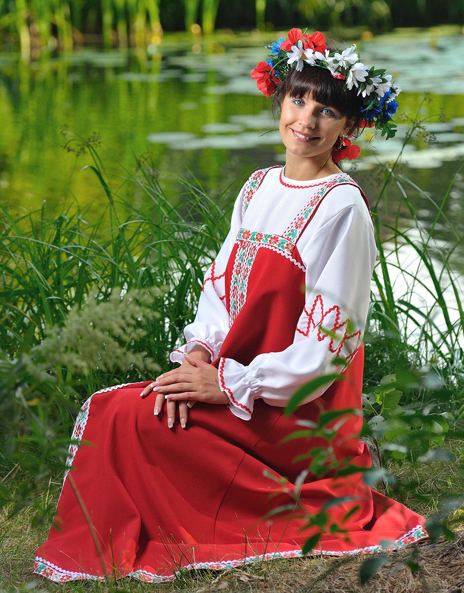 Beautiful girl Girls in Slavic costumes in Cleveland
