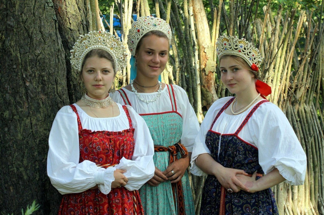 Sexy model Girls in Slavic costumes in Cleveland